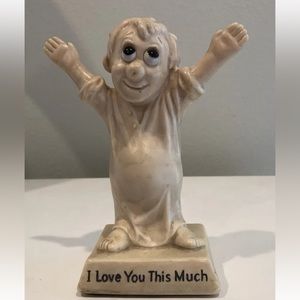 VTG W & R Berries CO I Love You This Much Statue Figurine 1970 Made In USA